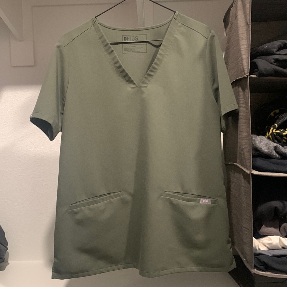 FIGS Two Pocket Scrub Top